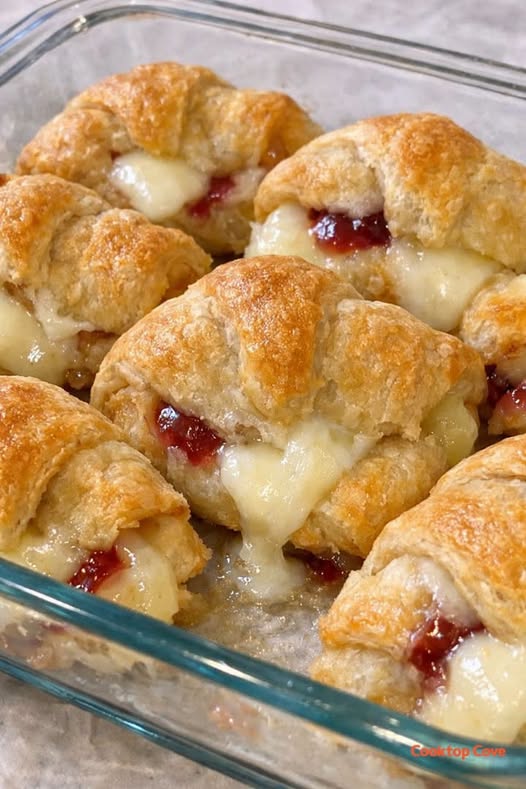 Oven Baked 3-Ingredient Crescent Brie Bites